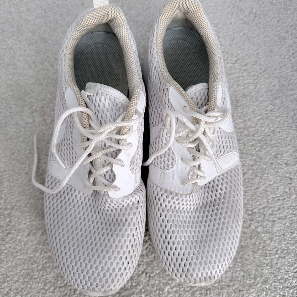 Nike Roshe Sneakers